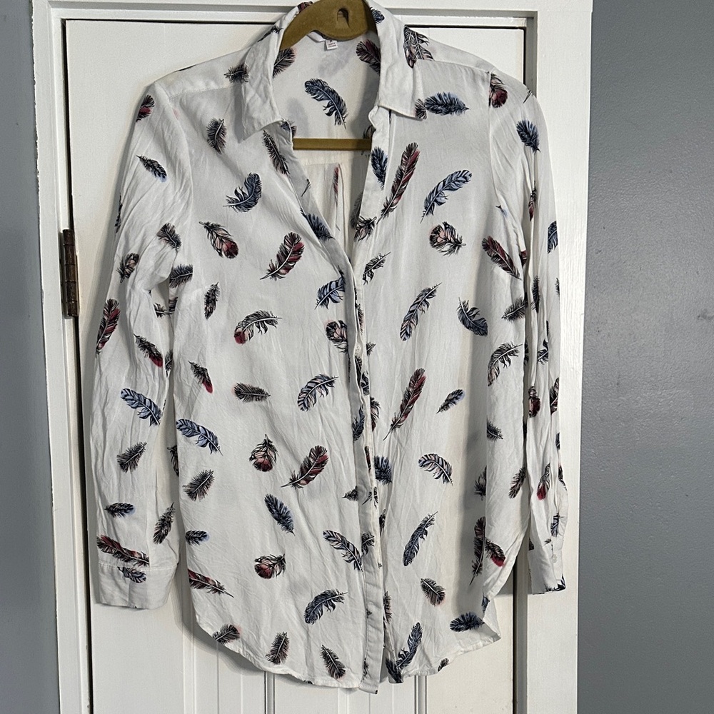 Candie’s White Multi-Color Feather Print Button-Up Blouse - Size M